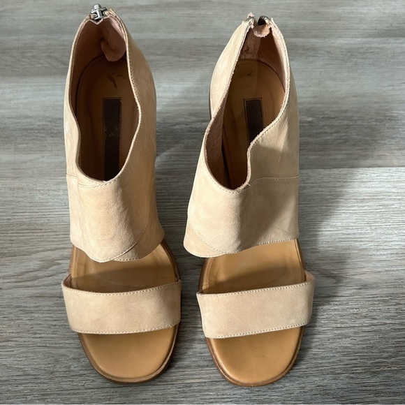 Modern Vintage Tan Suede Sandal Heels Block Chunky Heels​​ - Picture 3 of 9